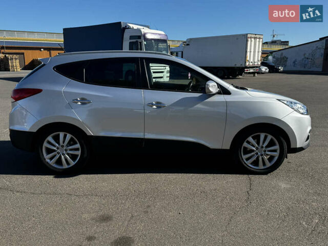 Серый Хендай их35, объемом двигателя 2 л и пробегом 229 тыс. км за 13500 $, фото 6 на Automoto.ua