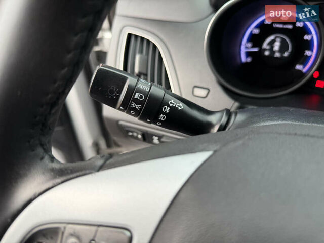 Сірий Хендай іх35, об'ємом двигуна 2 л та пробігом 132 тис. км за 11999 $, фото 33 на Automoto.ua