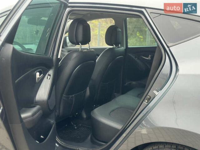 Серый Хендай их35, объемом двигателя 2 л и пробегом 170 тыс. км за 11700 $, фото 28 на Automoto.ua