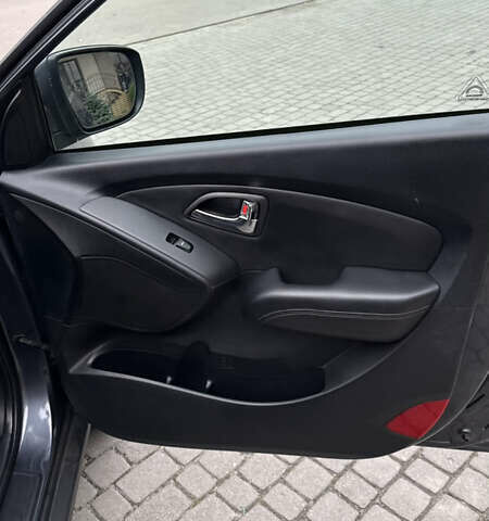 Серый Хендай их35, объемом двигателя 2 л и пробегом 245 тыс. км за 13500 $, фото 42 на Automoto.ua