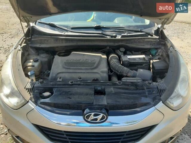 Серый Хендай их35, объемом двигателя 2 л и пробегом 442 тыс. км за 9250 $, фото 10 на Automoto.ua
