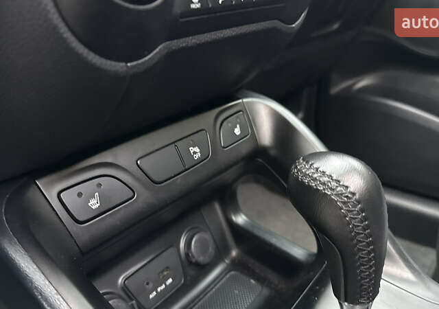 Серый Хендай их35, объемом двигателя 2 л и пробегом 245 тыс. км за 13500 $, фото 22 на Automoto.ua