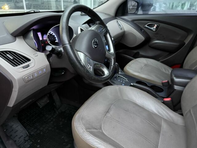 Сірий Хендай іх35, об'ємом двигуна 2 л та пробігом 186 тис. км за 11900 $, фото 10 на Automoto.ua