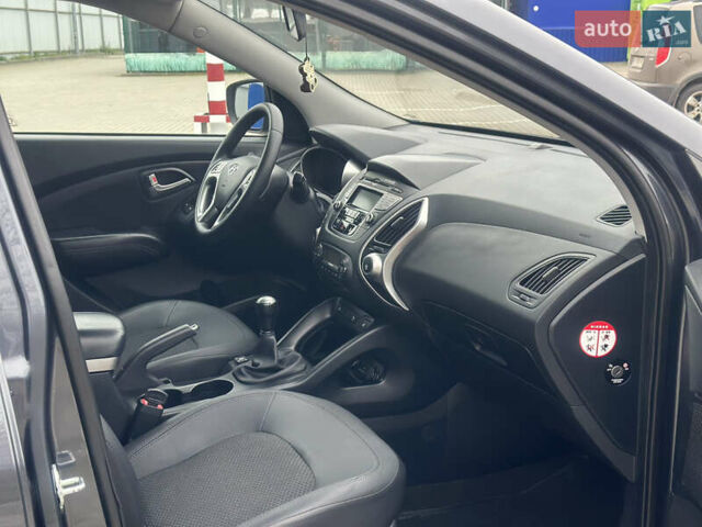 Серый Хендай их35, объемом двигателя 2 л и пробегом 170 тыс. км за 11700 $, фото 25 на Automoto.ua