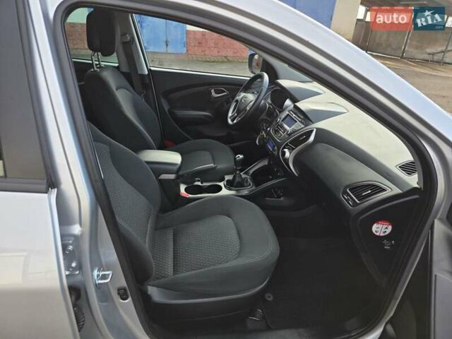 Серый Хендай их35, объемом двигателя 1.7 л и пробегом 186 тыс. км за 11700 $, фото 43 на Automoto.ua