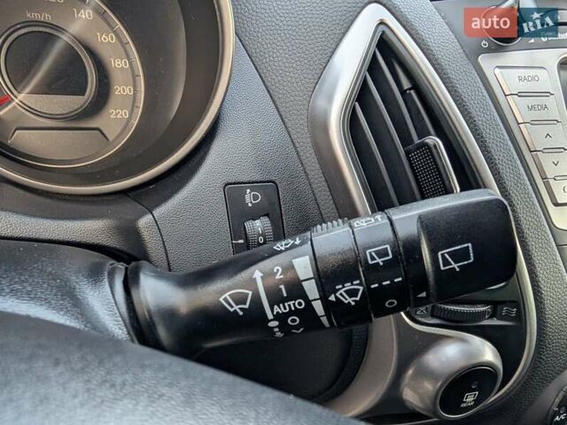 Сірий Хендай іх35, об'ємом двигуна 2 л та пробігом 222 тис. км за 13950 $, фото 38 на Automoto.ua