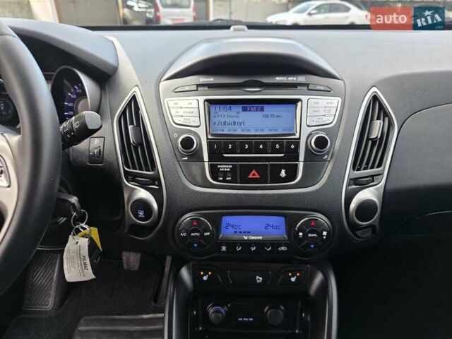 Серый Хендай их35, объемом двигателя 1.7 л и пробегом 186 тыс. км за 11700 $, фото 33 на Automoto.ua