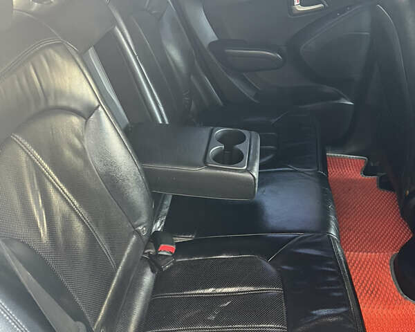 Серый Хендай их35, объемом двигателя 2 л и пробегом 156 тыс. км за 9999 $, фото 25 на Automoto.ua