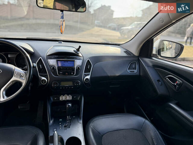 Сірий Хендай іх35, об'ємом двигуна 2 л та пробігом 212 тис. км за 11950 $, фото 13 на Automoto.ua