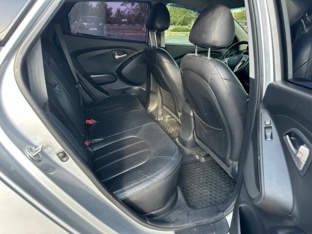 Серый Хендай их35, объемом двигателя 2 л и пробегом 192 тыс. км за 11499 $, фото 7 на Automoto.ua