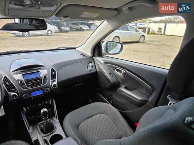 Серый Хендай их35, объемом двигателя 1.7 л и пробегом 186 тыс. км за 11700 $, фото 38 на Automoto.ua