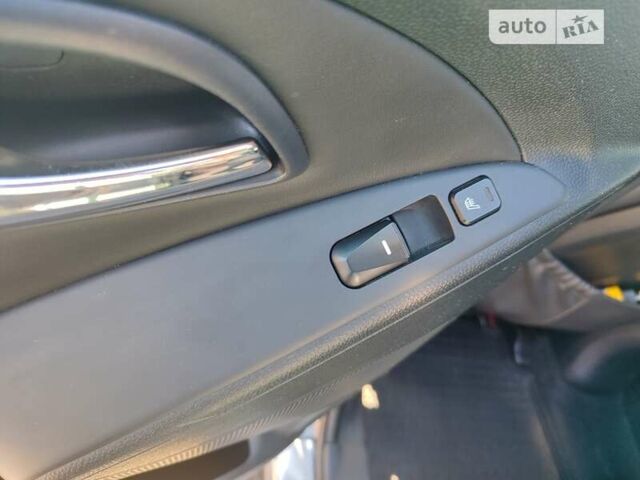 Серый Хендай их35, объемом двигателя 2.01 л и пробегом 227 тыс. км за 14500 $, фото 3 на Automoto.ua