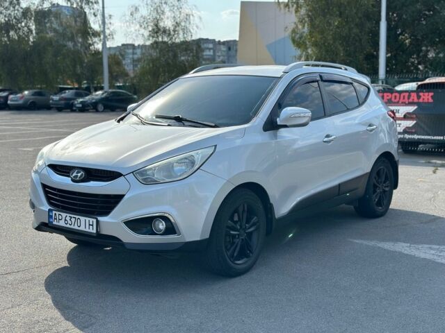 Серый Хендай их35, объемом двигателя 2 л и пробегом 192 тыс. км за 11499 $, фото 1 на Automoto.ua