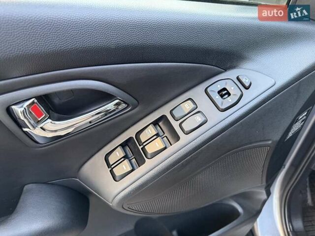 Серый Хендай их35, объемом двигателя 2 л и пробегом 175 тыс. км за 12300 $, фото 21 на Automoto.ua