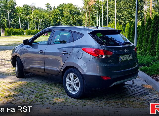 Сірий Хендай іх35, об'ємом двигуна 2 л та пробігом 235 тис. км за 11100 $, фото 11 на Automoto.ua