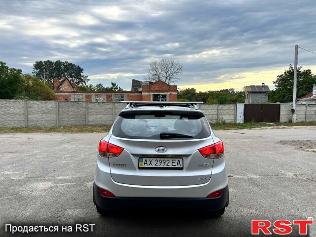 Серый Хендай их35, объемом двигателя 2.4 л и пробегом 155 тыс. км за 11999 $, фото 4 на Automoto.ua