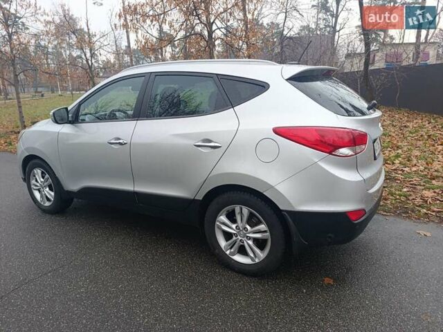 Сірий Хендай іх35, об'ємом двигуна 2 л та пробігом 240 тис. км за 11900 $, фото 9 на Automoto.ua