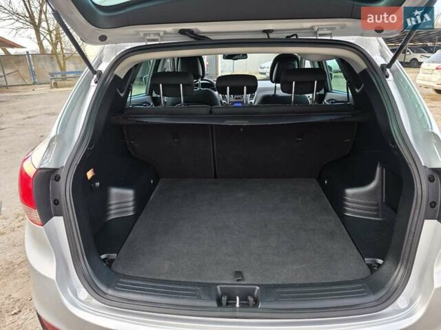 Серый Хендай их35, объемом двигателя 1.7 л и пробегом 186 тыс. км за 11700 $, фото 47 на Automoto.ua