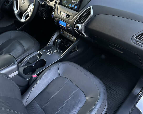 Сірий Хендай іх35, об'ємом двигуна 2 л та пробігом 190 тис. км за 12500 $, фото 14 на Automoto.ua