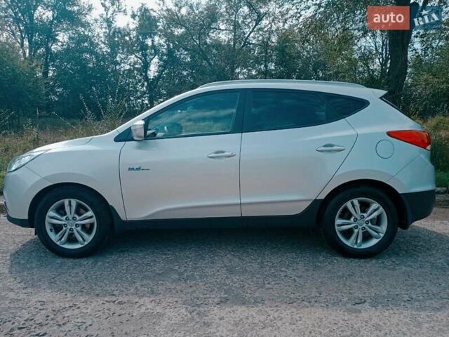 Сірий Хендай іх35, об'ємом двигуна 1.7 л та пробігом 208 тис. км за 11400 $, фото 3 на Automoto.ua