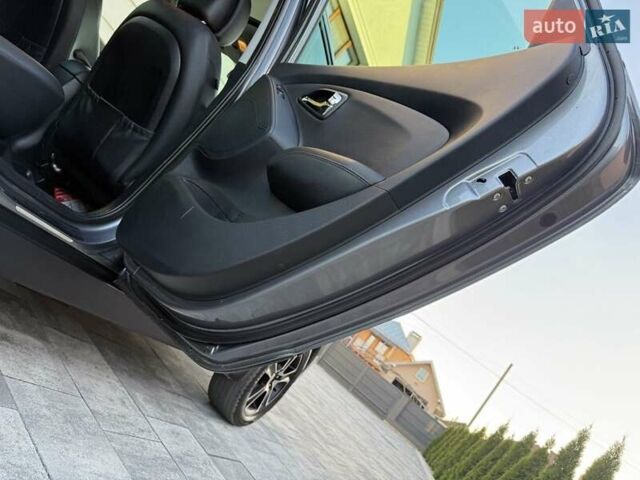 Серый Хендай их35, объемом двигателя 2 л и пробегом 175 тыс. км за 12300 $, фото 33 на Automoto.ua