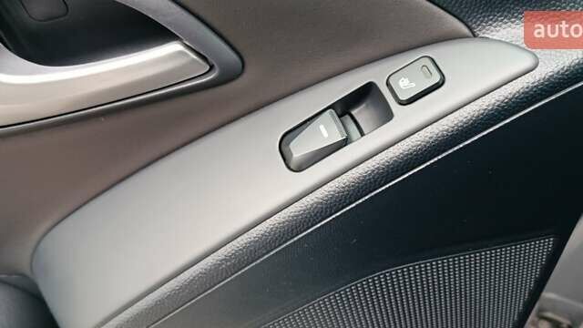 Серый Хендай их35, объемом двигателя 2 л и пробегом 198 тыс. км за 13200 $, фото 24 на Automoto.ua