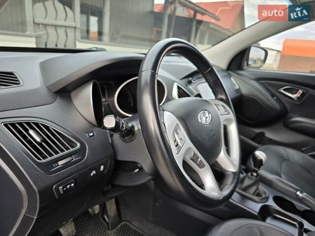 Сірий Хендай іх35, об'ємом двигуна 1.69 л та пробігом 308 тис. км за 11999 $, фото 12 на Automoto.ua