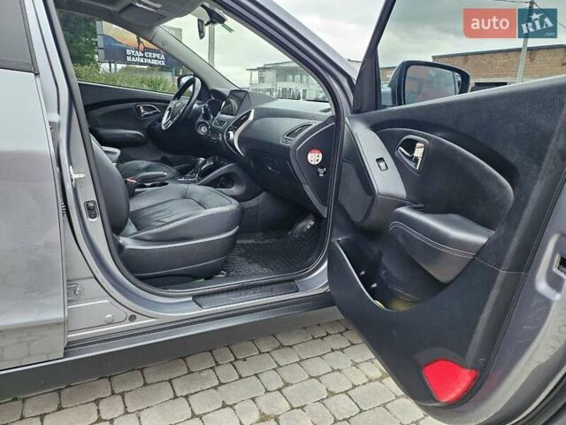 Серый Хендай их35, объемом двигателя 2 л и пробегом 230 тыс. км за 13700 $, фото 6 на Automoto.ua