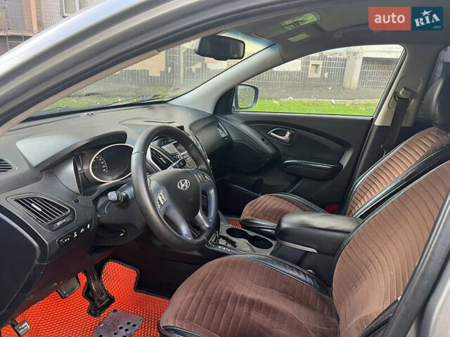 Серый Хендай их35, объемом двигателя 2 л и пробегом 156 тыс. км за 9999 $, фото 17 на Automoto.ua