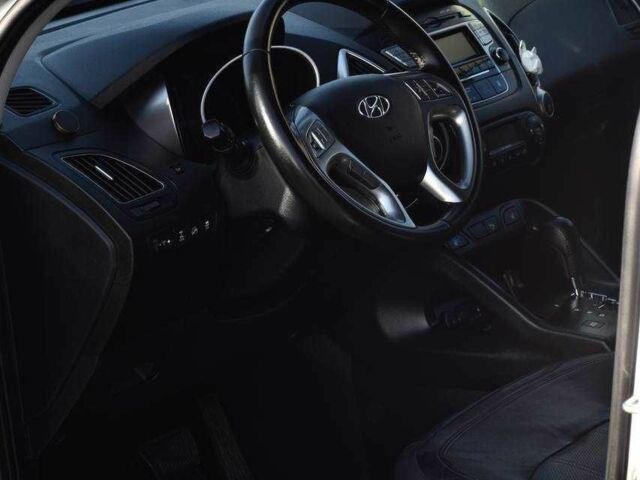 Серый Хендай их35, объемом двигателя 2 л и пробегом 201 тыс. км за 12900 $, фото 13 на Automoto.ua