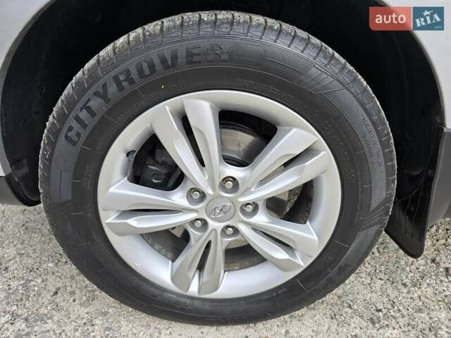Сірий Хендай іх35, об'ємом двигуна 1.69 л та пробігом 308 тис. км за 11999 $, фото 8 на Automoto.ua