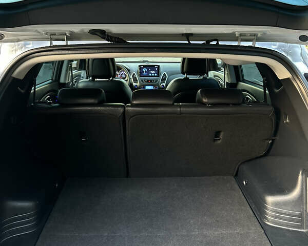 Сірий Хендай іх35, об'ємом двигуна 2 л та пробігом 190 тис. км за 12500 $, фото 28 на Automoto.ua