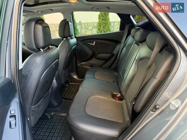 Серый Хендай их35, объемом двигателя 2 л и пробегом 175 тыс. км за 12300 $, фото 19 на Automoto.ua