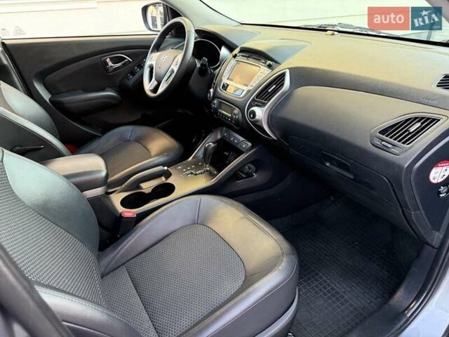 Серый Хендай их35, объемом двигателя 2 л и пробегом 175 тыс. км за 12300 $, фото 28 на Automoto.ua