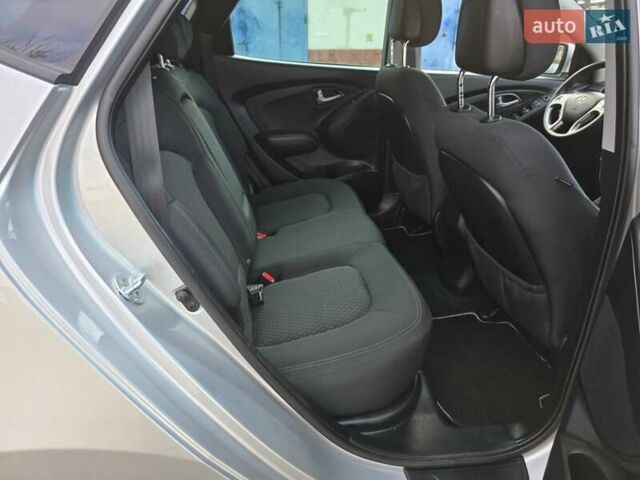 Серый Хендай их35, объемом двигателя 1.7 л и пробегом 186 тыс. км за 11700 $, фото 45 на Automoto.ua
