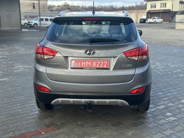 Серый Хендай их35, объемом двигателя 2 л и пробегом 253 тыс. км за 13800 $, фото 6 на Automoto.ua