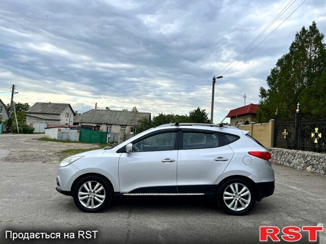 Серый Хендай их35, объемом двигателя 2.4 л и пробегом 155 тыс. км за 11999 $, фото 7 на Automoto.ua