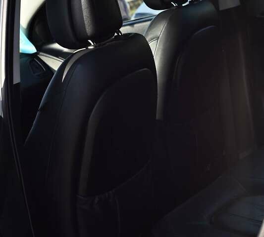 Серый Хендай их35, объемом двигателя 2 л и пробегом 201 тыс. км за 12900 $, фото 16 на Automoto.ua