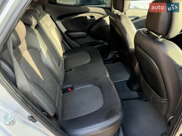 Сірий Хендай іх35, об'ємом двигуна 2 л та пробігом 212 тис. км за 11950 $, фото 25 на Automoto.ua