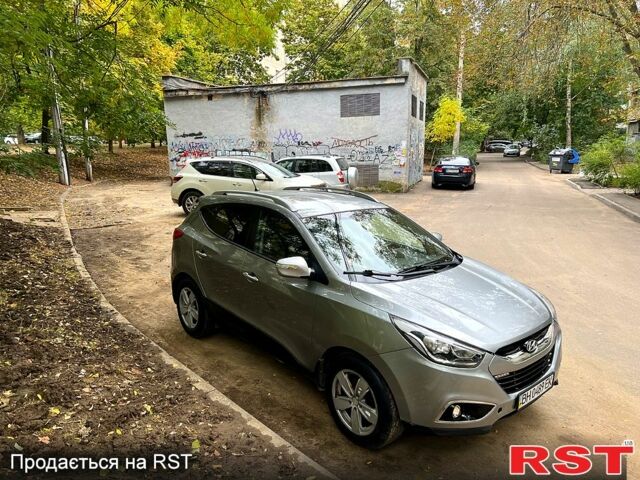 Серый Хендай их35, объемом двигателя 2 л и пробегом 156 тыс. км за 11999 $, фото 2 на Automoto.ua