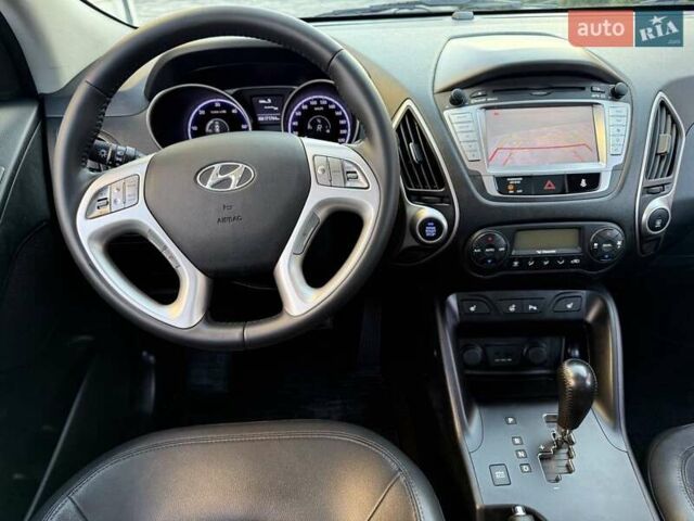 Серый Хендай их35, объемом двигателя 2 л и пробегом 175 тыс. км за 12300 $, фото 9 на Automoto.ua
