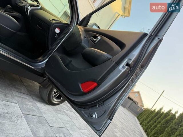 Серый Хендай их35, объемом двигателя 2 л и пробегом 175 тыс. км за 12300 $, фото 34 на Automoto.ua