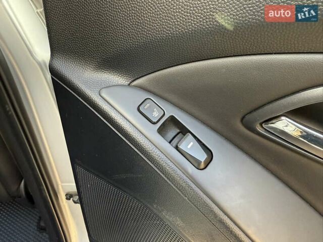 Сірий Хендай іх35, об'ємом двигуна 2 л та пробігом 212 тис. км за 11950 $, фото 26 на Automoto.ua