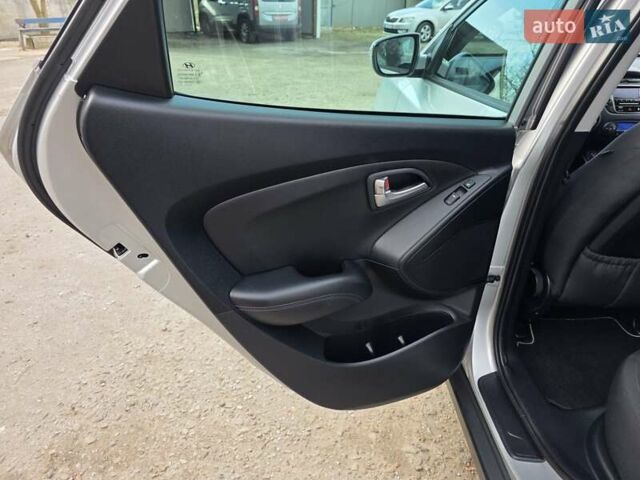 Серый Хендай их35, объемом двигателя 1.7 л и пробегом 186 тыс. км за 11700 $, фото 41 на Automoto.ua