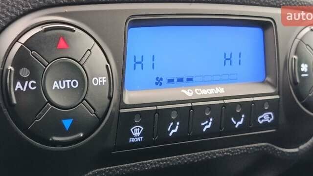 Серый Хендай их35, объемом двигателя 2 л и пробегом 198 тыс. км за 13200 $, фото 20 на Automoto.ua