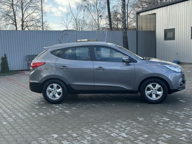 Серый Хендай их35, объемом двигателя 2 л и пробегом 253 тыс. км за 13800 $, фото 3 на Automoto.ua