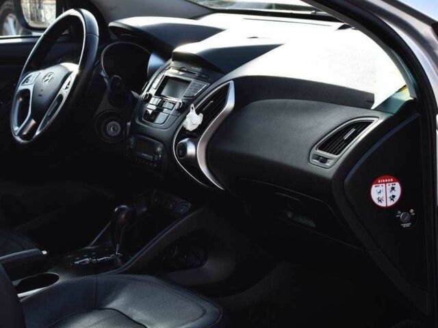 Серый Хендай их35, объемом двигателя 2 л и пробегом 201 тыс. км за 12900 $, фото 10 на Automoto.ua