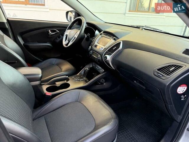 Серый Хендай их35, объемом двигателя 2 л и пробегом 175 тыс. км за 12300 $, фото 40 на Automoto.ua