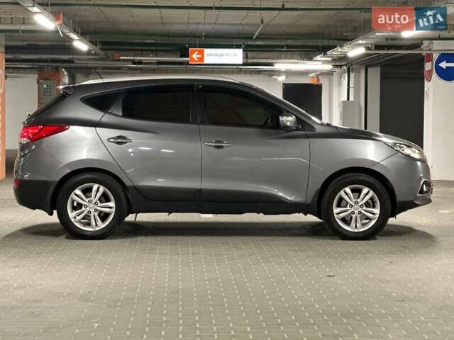 Сірий Хендай іх35, об'ємом двигуна 2 л та пробігом 176 тис. км за 11500 $, фото 7 на Automoto.ua