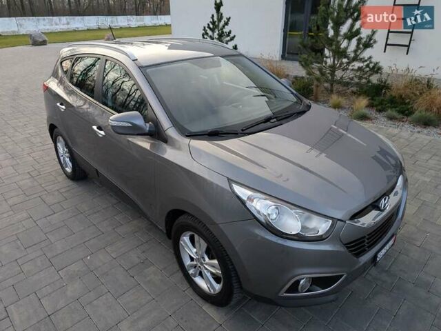 Сірий Хендай іх35, об'ємом двигуна 2 л та пробігом 222 тис. км за 13950 $, фото 16 на Automoto.ua